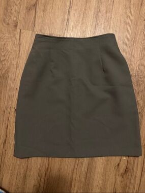 Vintage Tailored Olive Pencil Skirt — Sleek Professional Style